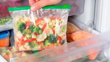 Топ-5 речей, які потрібно прибрати з морозилки перед святами: поради для господинь