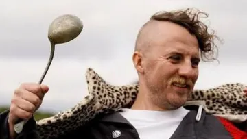 Мерудія, контабас і баба шарпанина: Євген Клопотенко на свій День народження показав страви, які його змінили