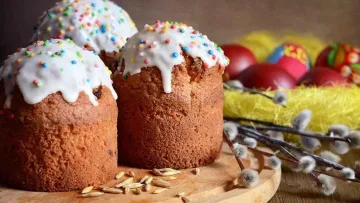 Тренд Великодня: як зробити кольорову глазур і ручний декор паски