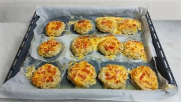 Коли набридли котлети: рецепт смачної страви із фаршем і насиченим сирним ароматом