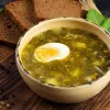 Не лише зі щавлем: як приготувати літній зелений борщ зі шпинатом