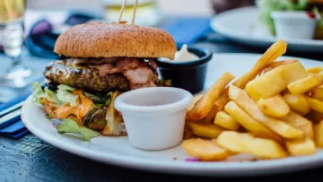 Хочете дожити до ста років? Ось яких продуктів потрібно сторонитися