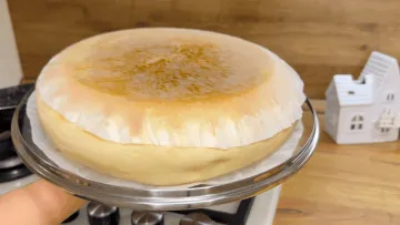 Хліб можна спекти без світла та використання духовки: рецепт випічки на сковороді