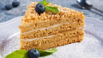 «Його смак вкраде ваше серденько»: Ектор Хіменес-Браво показав незвичний рецепт медівника на пательні