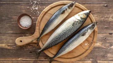 Ідеальний рецепт зі скумбрії: смачні та ситні рулетики з начинкою, які стануть вашою улюбленою стравою