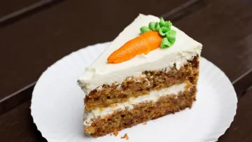 Морквяний торт із карамельними яблуками: рецепт, від якого всі просять добавки