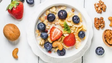 Сніданки, які природно знижують тиск: що варто додати до ранкового раціону для покращення здоров'я