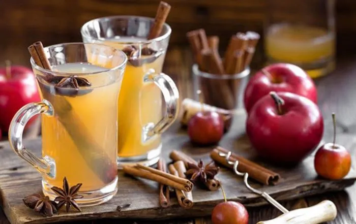 Яблучний напій зі спеціями. Фото soncesad