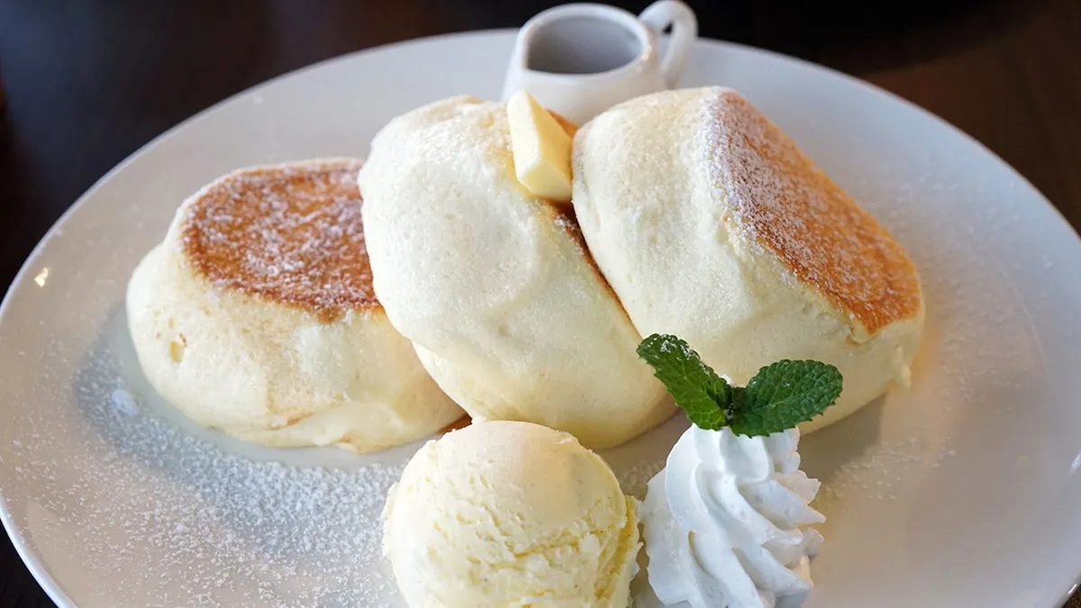 Як хмаринки на тарілці: Ярославський розкрив рецепт пухких японських оладок