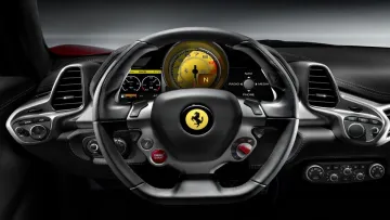 Вогонь на колесах: у Києві помітили рідкісний суперкар Ferrari 458 Italia