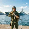 День морської піхоти 23 травня: як народилася еліта і чому колір берета став символом штормової стійкості