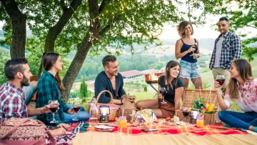 День праці та 8 травня 2026: коли відпочиваємо і чому не всі матимуть вихідний