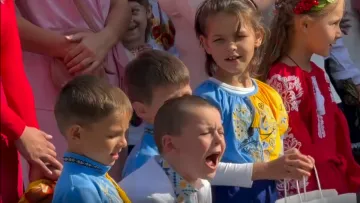 Ніякого сорому, тільки експресія: хлопчик підірвав мережу виступом на лінійці на 1 вересня