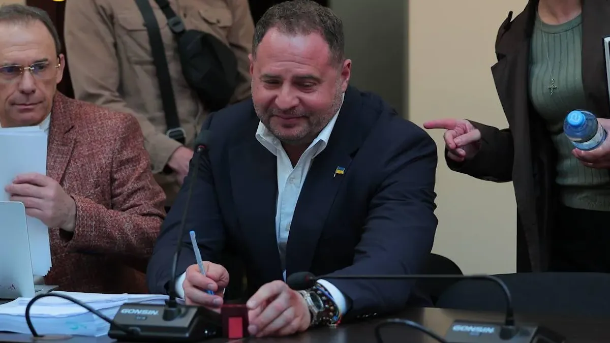 Ікона для Єрмака: у ВАКС під час суду у справі «Династії» колишньому голові ОП зробили несподіваний презент