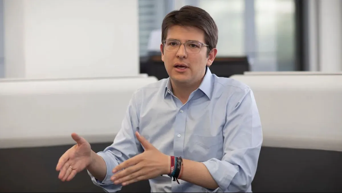 Кандидата в президенти Колумбії розстріляли під час мітингу, він у критичному стані: момент потрапив на відео