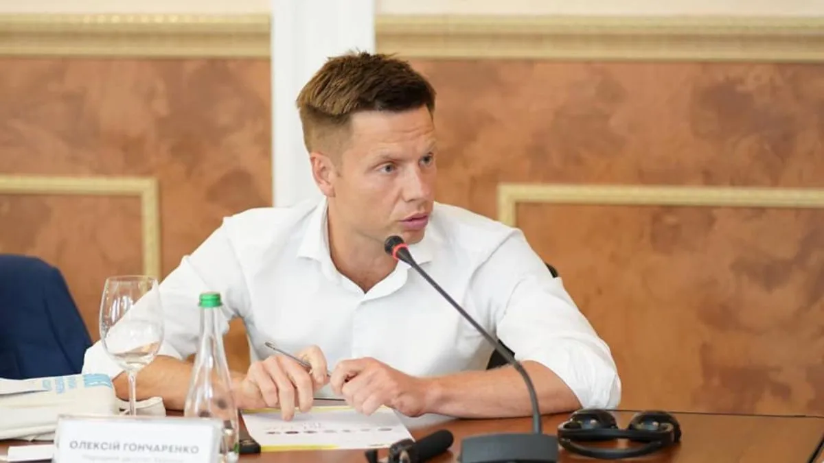 «Може ви оштрафуєте Зеленського? Сикотно?»: нардеп Гончаренко звернувся до мовної обмудсменки Івановсько