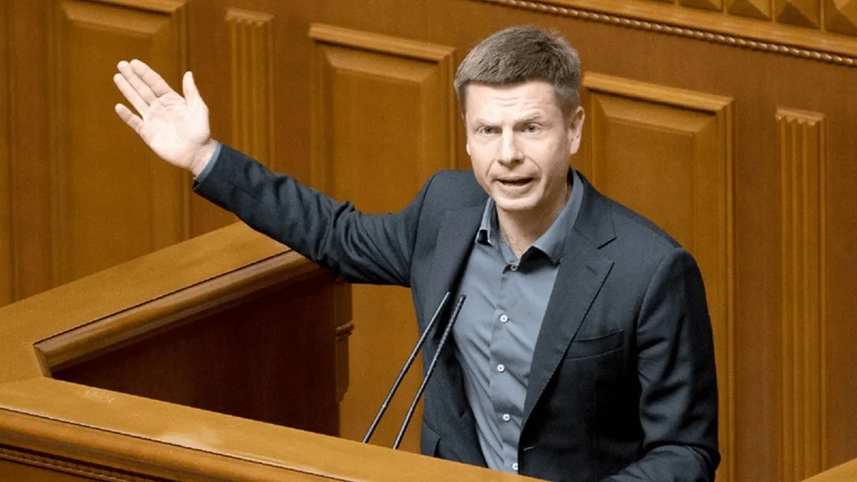 «Шістка» з посвідченням»: Олексій Гончаренко запевняє, що має докази співпраці Дениса Бігуса з СБУ