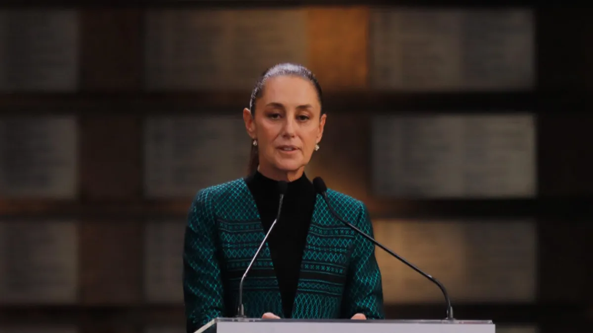 Чоловік домагався Президентку Мексики прямо посеред вулиці: зухвалий вчинок потрапив на відео