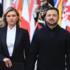 Володимир та Олена Зеленські відвідали державну вечерю в Парижі: деталі стриманих образів подружжя