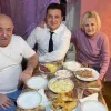 «Не хоче з тобою говорити»: Володимир Зеленський розповів про непорозуміння з матір'ю через графік