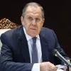 Притягнув СРСР до США: представник делегації РФ Лавров здивував своїм светром на Алясці – відео