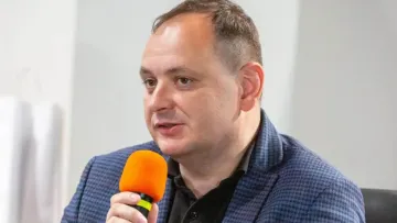 Чи варто бити дітей за російську мову: мер Івано-Франківська Марцінківа розпочав незвичне опитування