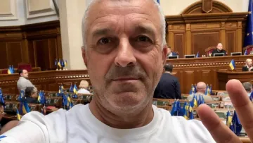 Нардепа від «Слуги народу» звинуватили у викраденні собаки: Мазурашу різко відповів на закиди