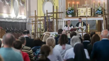 Українці та поляки разом молилися у Луцьку: що змусило наших сусідів приїхати на Волинь до церкви