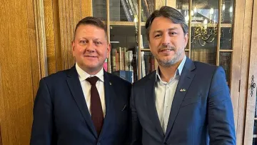 Притула зустрівся із Залужним в Англії: Бєдняков задав питання волонтеру, яке турбує багатьох