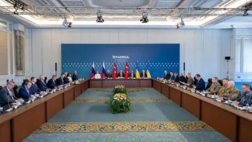 «Як дівчина перед весіллям»: український посол у Туреччині розповів про поведінку росіян на переговорах 