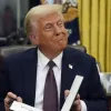 Дональд Трамп приміряв образ Папи Римського: президент США здивував незвичним фото