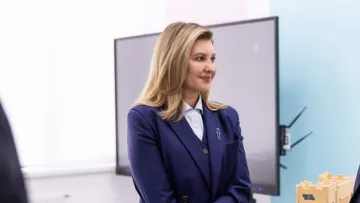 Дружина Зеленського відвідала осередок Школи Супергероїв: як виглядала перша леді та який лук обрала