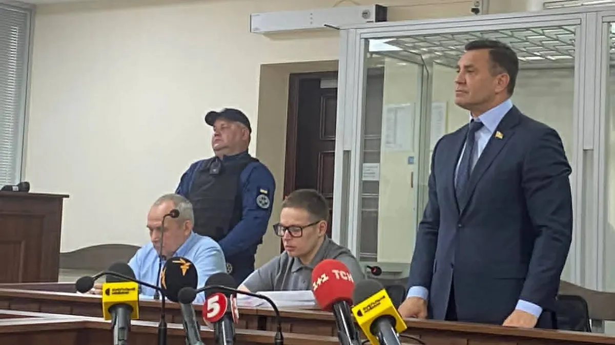 Суд обрав Тищенку запобіжний захід у справі щодо кол-центрів: нардеп взяв на засідання дві дуже дивні речі
