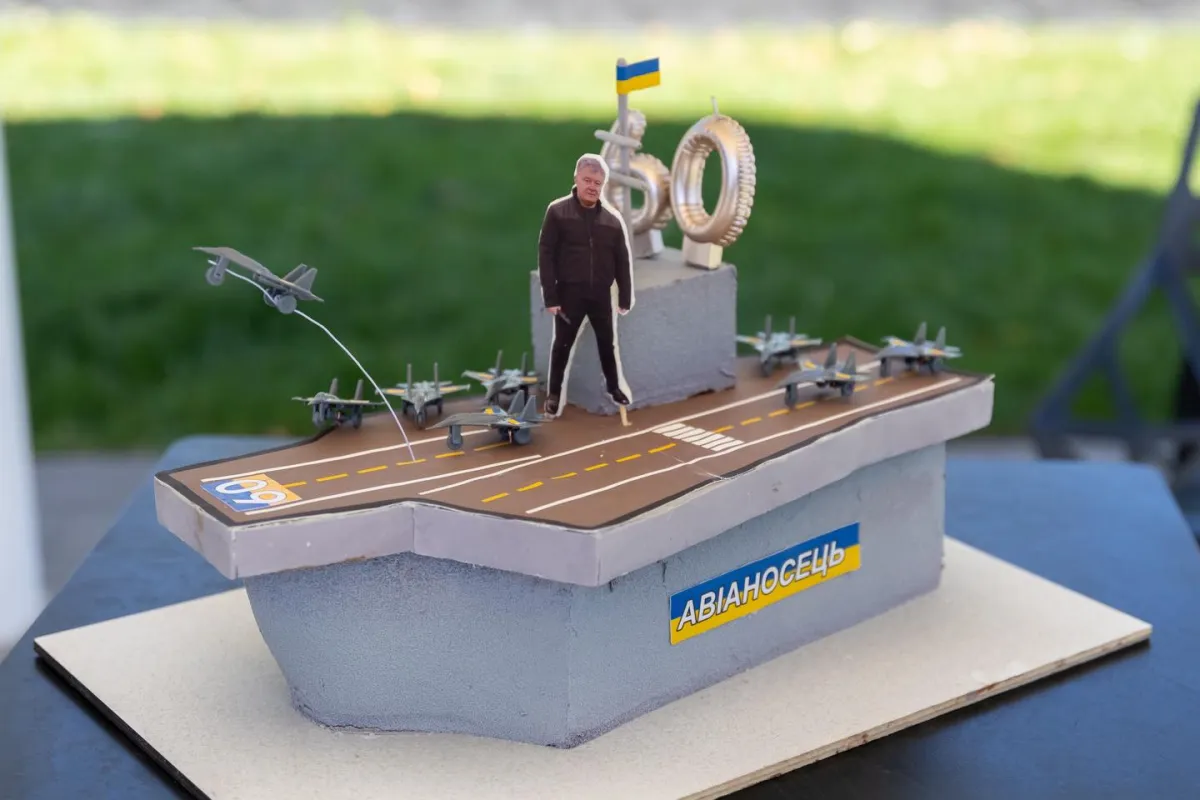 Порошенко, торт