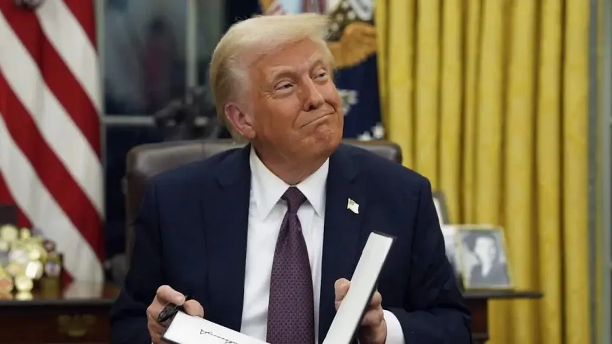 Дональд Трамп приміряв образ Папи Римського: президент США здивував незвичним фото