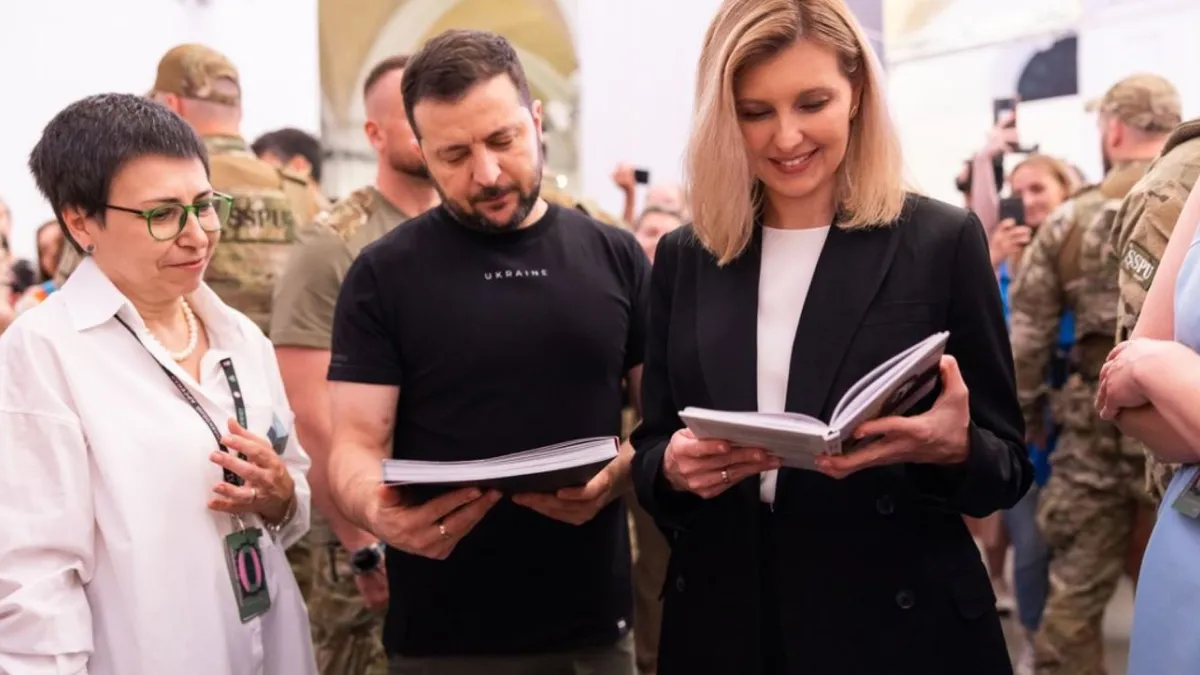 Зеленський із дружиною прийшли на «Книжковий Арсенал»: відомо, які книги купив президент України