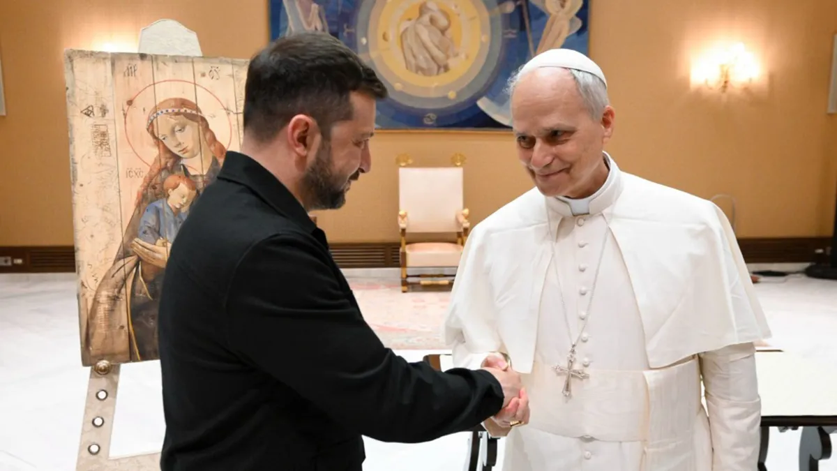Папа Римський провів розмову з президентом Зеленським: Лев XIV побажав українцям справедливого миру