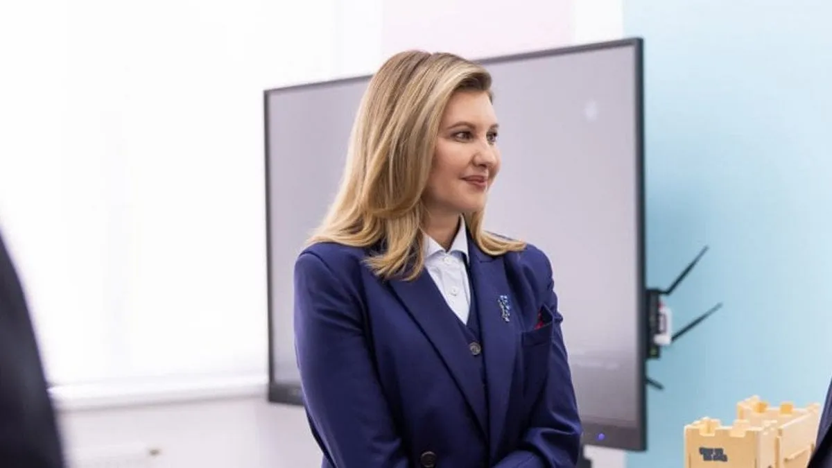Дружина Зеленського відвідала осередок Школи Супергероїв: як виглядала перша леді та який лук обрала