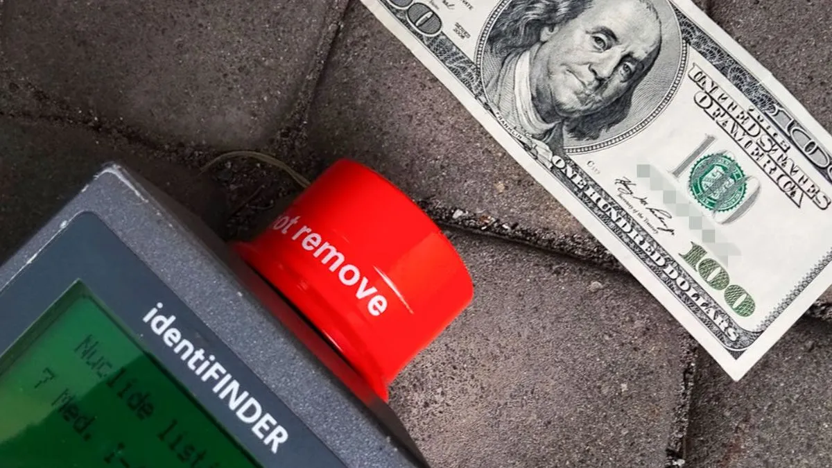 Українка хотіла ввезти до ЄС «заражені» 100 доларів: рівень допустимої радіації перевищував норму в 1905 разів