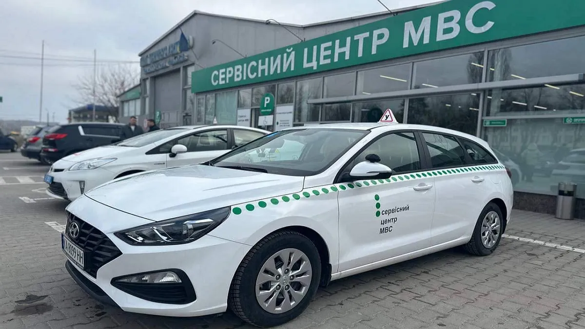 «Креатив – це добре, якісна підготовка – запорука успіху»: дівчина прийшла складати іспит з ПДР у костюмі Пікачу