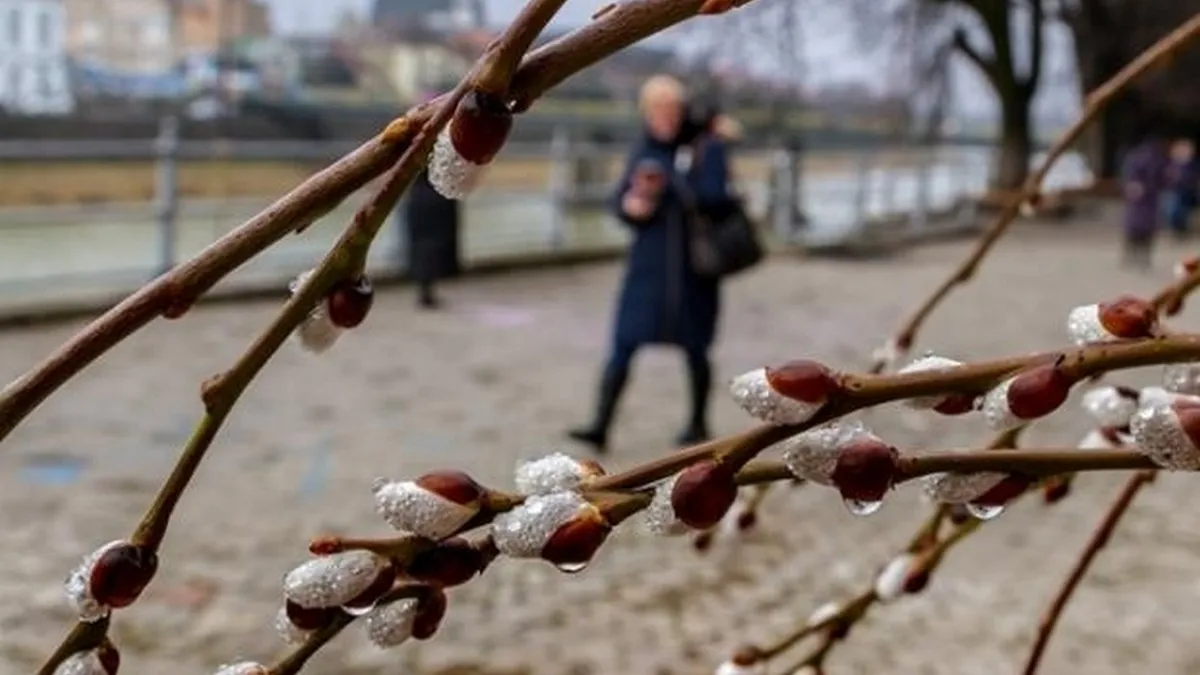 Яка погода завтра, 8 квітня: Україну накриють дощі з мокрим снігом