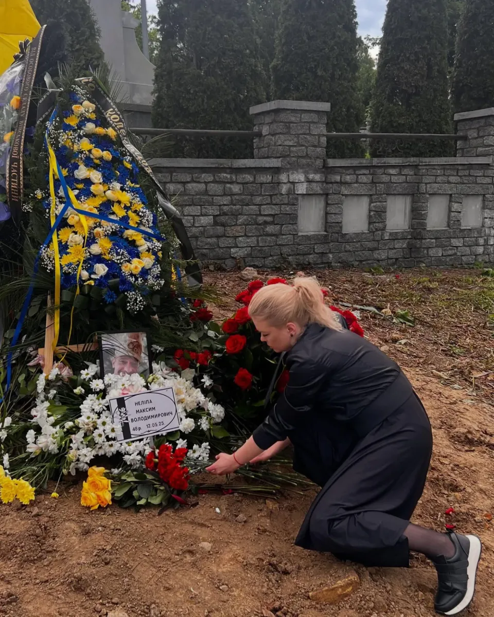 неліпа, могила