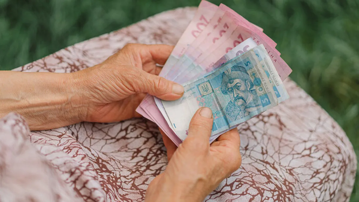 Пенсіонери можуть отримати пенсію авансом відразу за 6 місяців: що треба знати, щоб оформити виплату