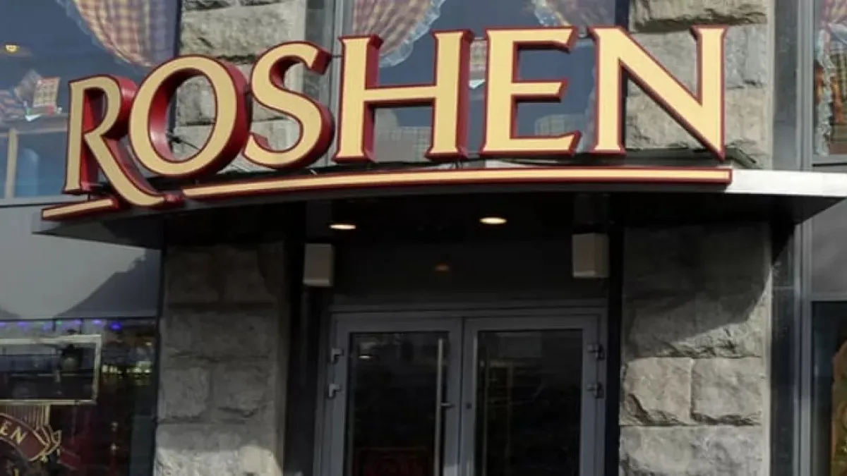 У Києві горить фабрика Roshen: відео масштабної пожежі дітища Порошенка
