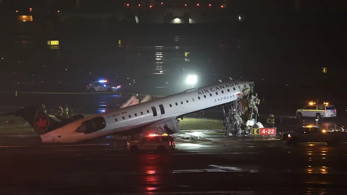 Літак Air Canada врізався в пожежну машину в аеропорту Нью-Йорка: деталі 