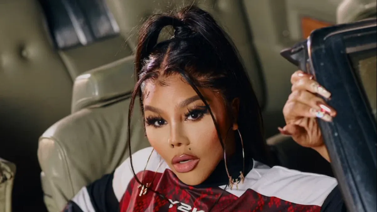 Black-tie і хіп-хоп: Lil' Kim готує незвичне святкування дебютного альбому