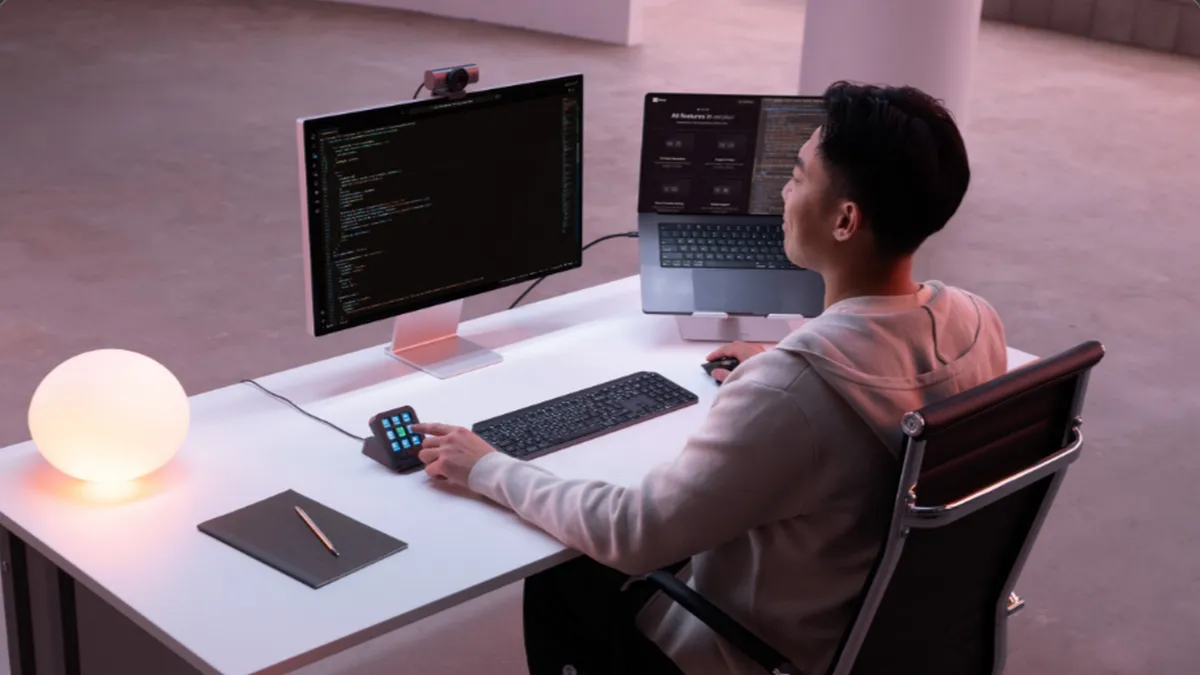 Новий інструмент розробника: Logitech представила фізичний центр керування ШІ