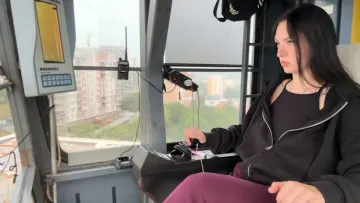 Кранівниця у 23 роки: фінансистка за освітою підкорила висоту 50 метрів на львівській будові