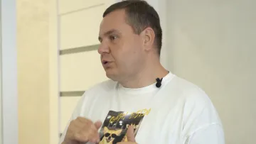 Холостяцька квартира Дмитра Чикала: зірка «МастерШеф» показав своє житло за 24 тисячі гривень