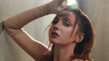 «Спиш?»: 40-річна співачка Оля Цибульська вразила підписників звабливими фото